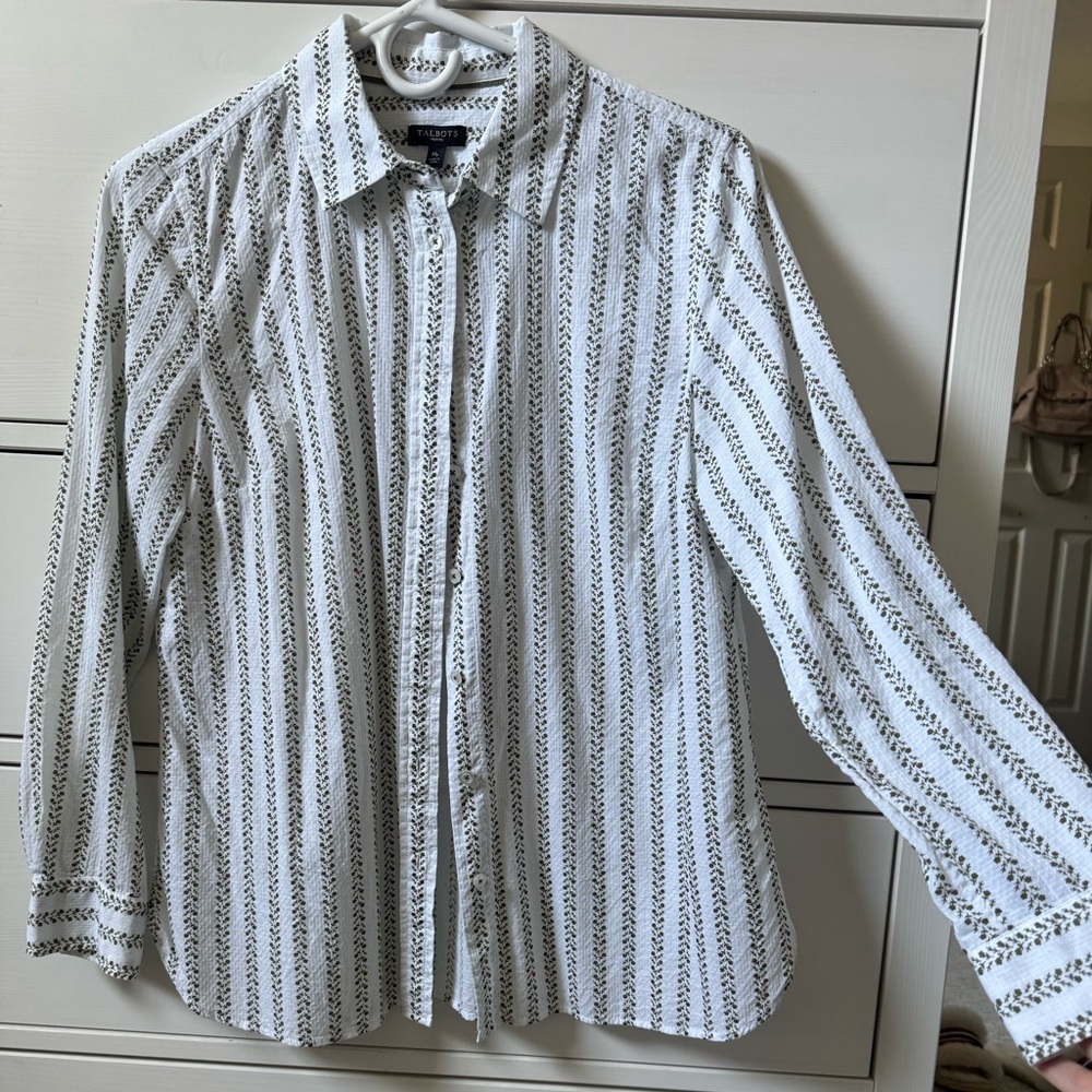 Talbots Women’s White Button Down Blouse Floral Pattern Medium Petite